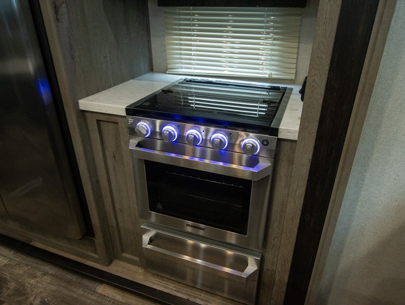 2021 Keystone Raptor 415, $ 0