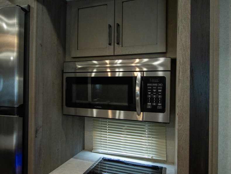 2021 Keystone Raptor 415, $ 0