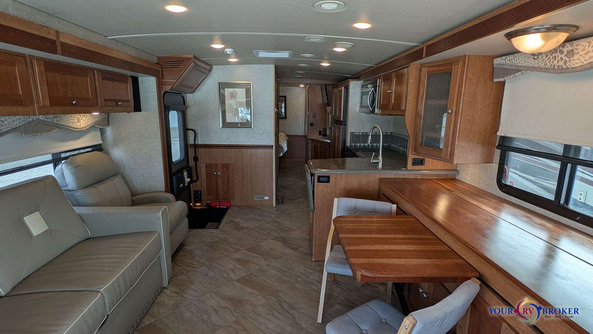 2018 Winnebago Sunova 33C, $ 79,900