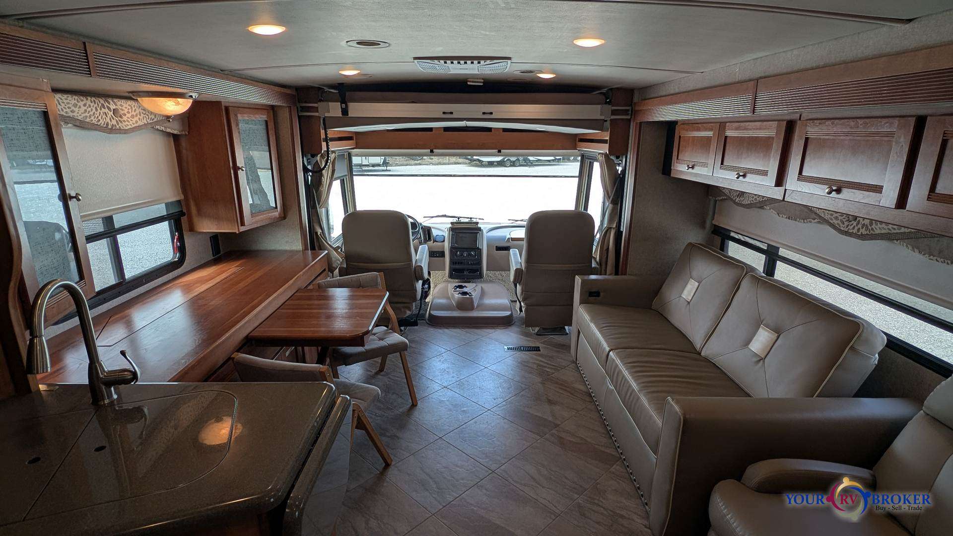 2018 Winnebago Sunova 33C, $ 79,900