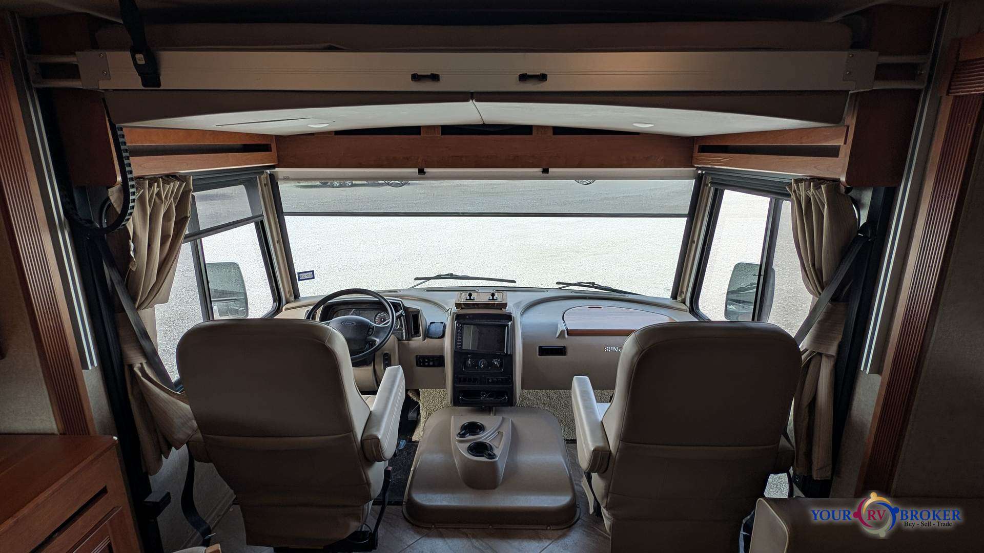 2018 Winnebago Sunova 33C, $ 79,900