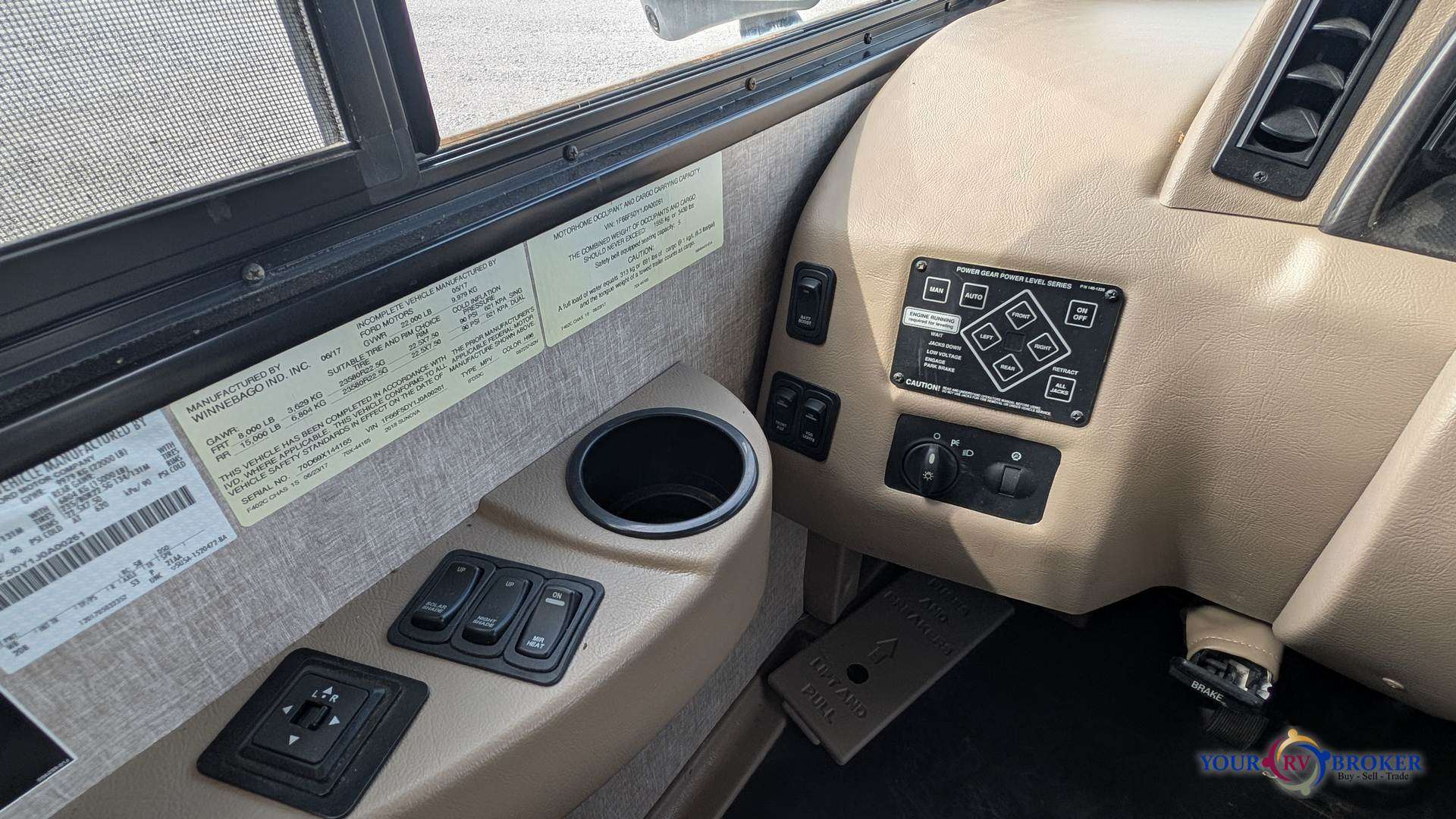 2018 Winnebago Sunova 33C, $ 79,900