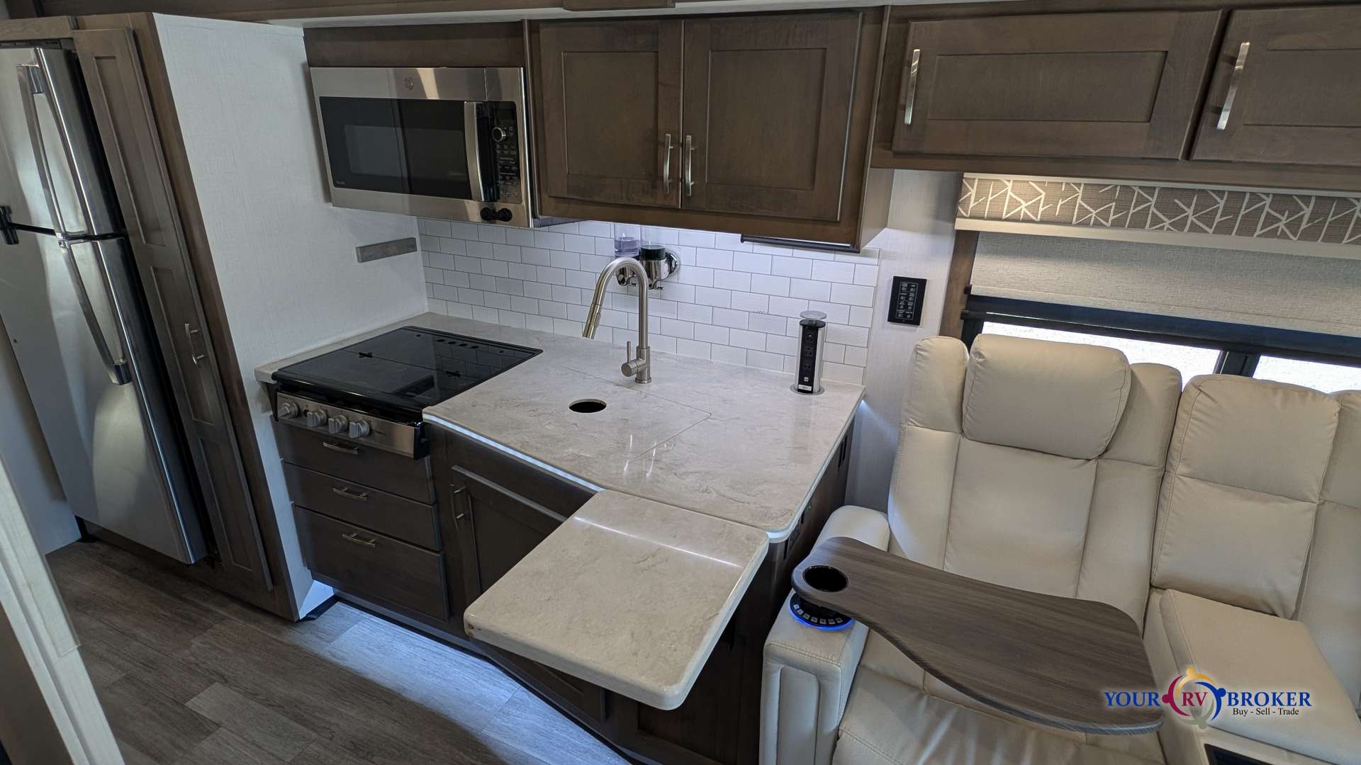 2024 Dynamax Europa 32KD, $ 239,900