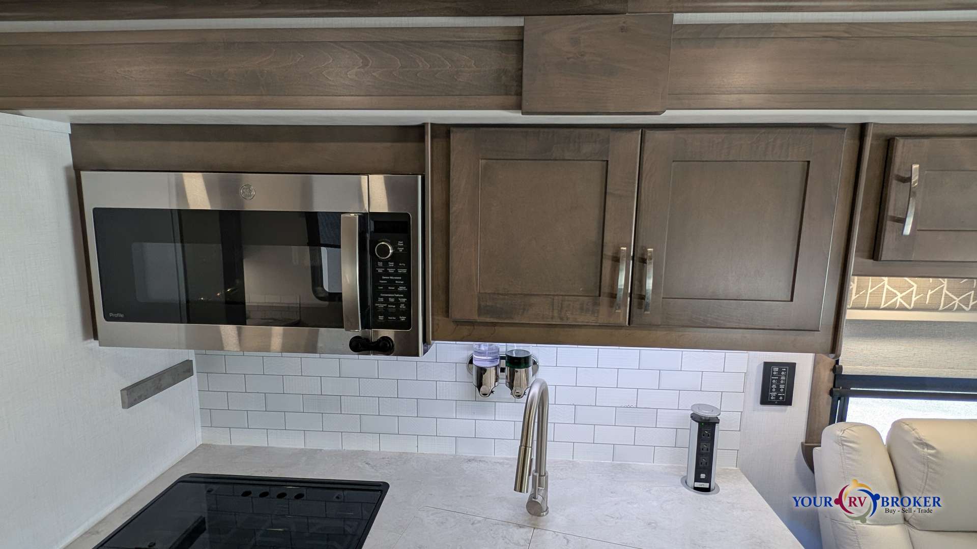 2024 Dynamax Europa 32KD, $ 239,900