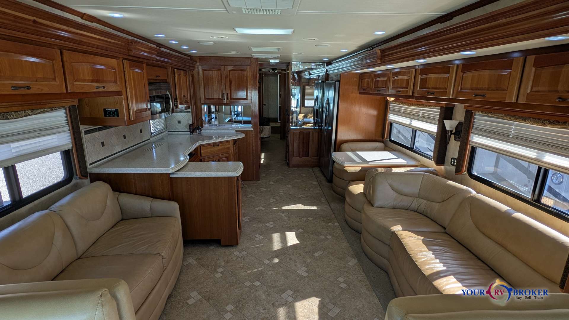 2009 Monaco® Camelot™ 42DSQ, $ 99,900