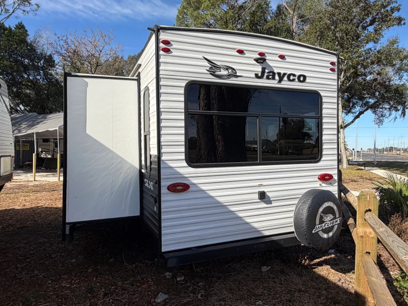 2022 Jayco Jay Flight SLX 8, $ 14,900