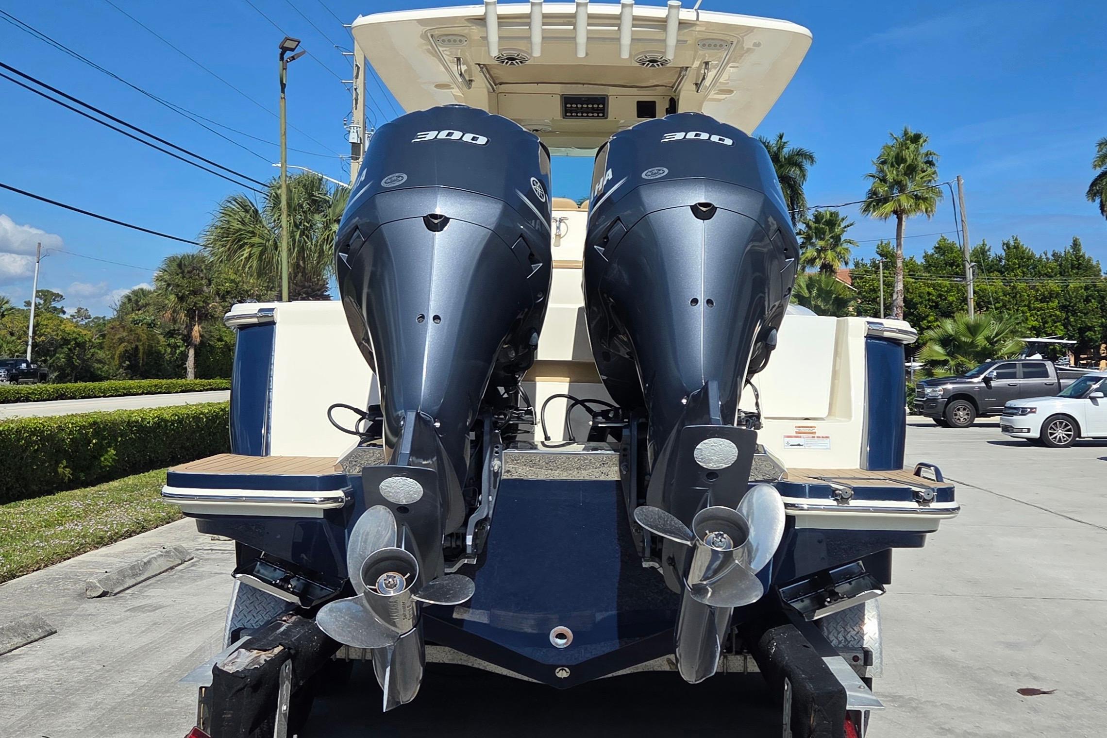 2021 Scout 305 LXF, $ 209,900.00