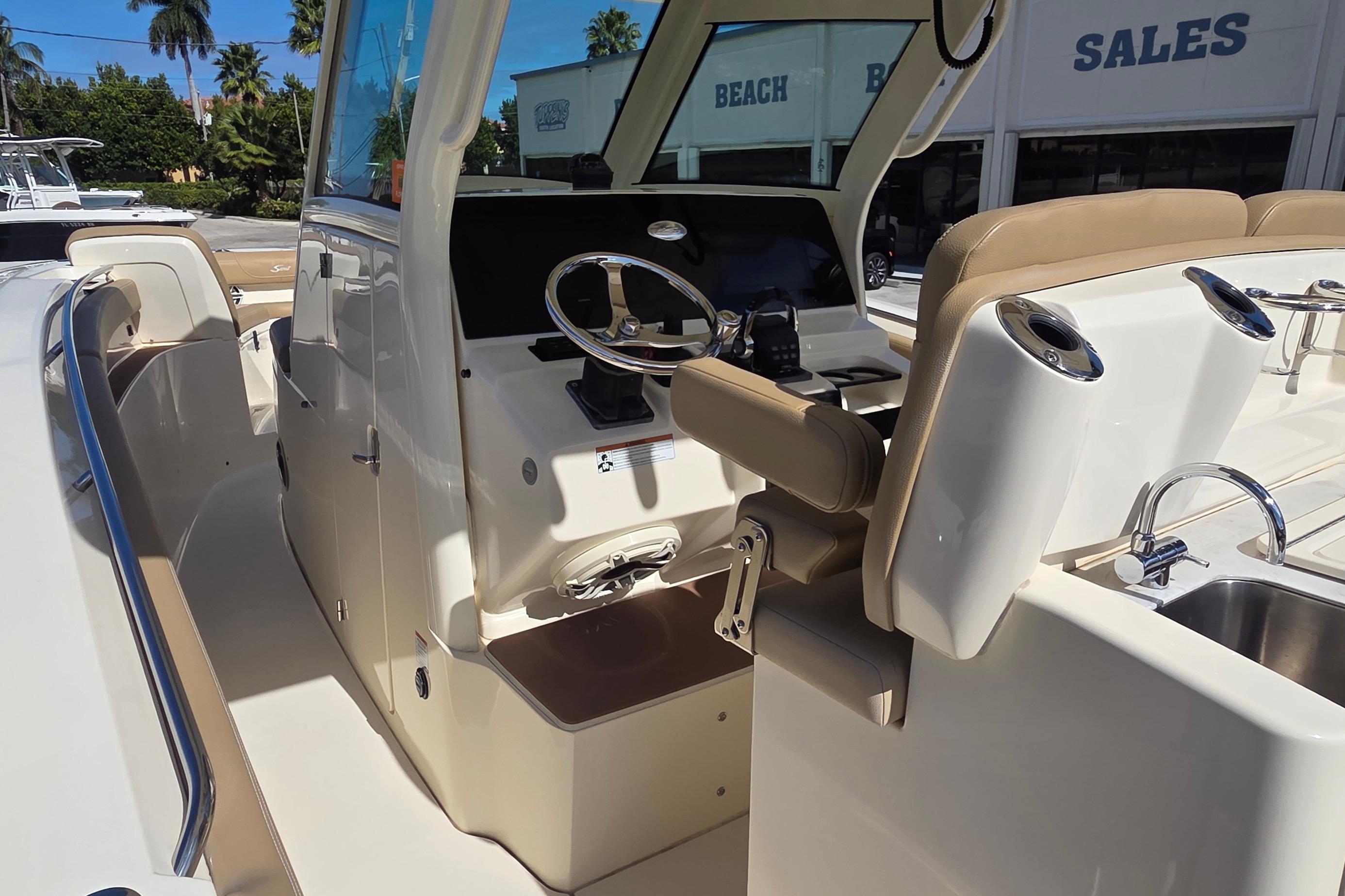 2021 Scout 305 LXF, $ 209,900.00