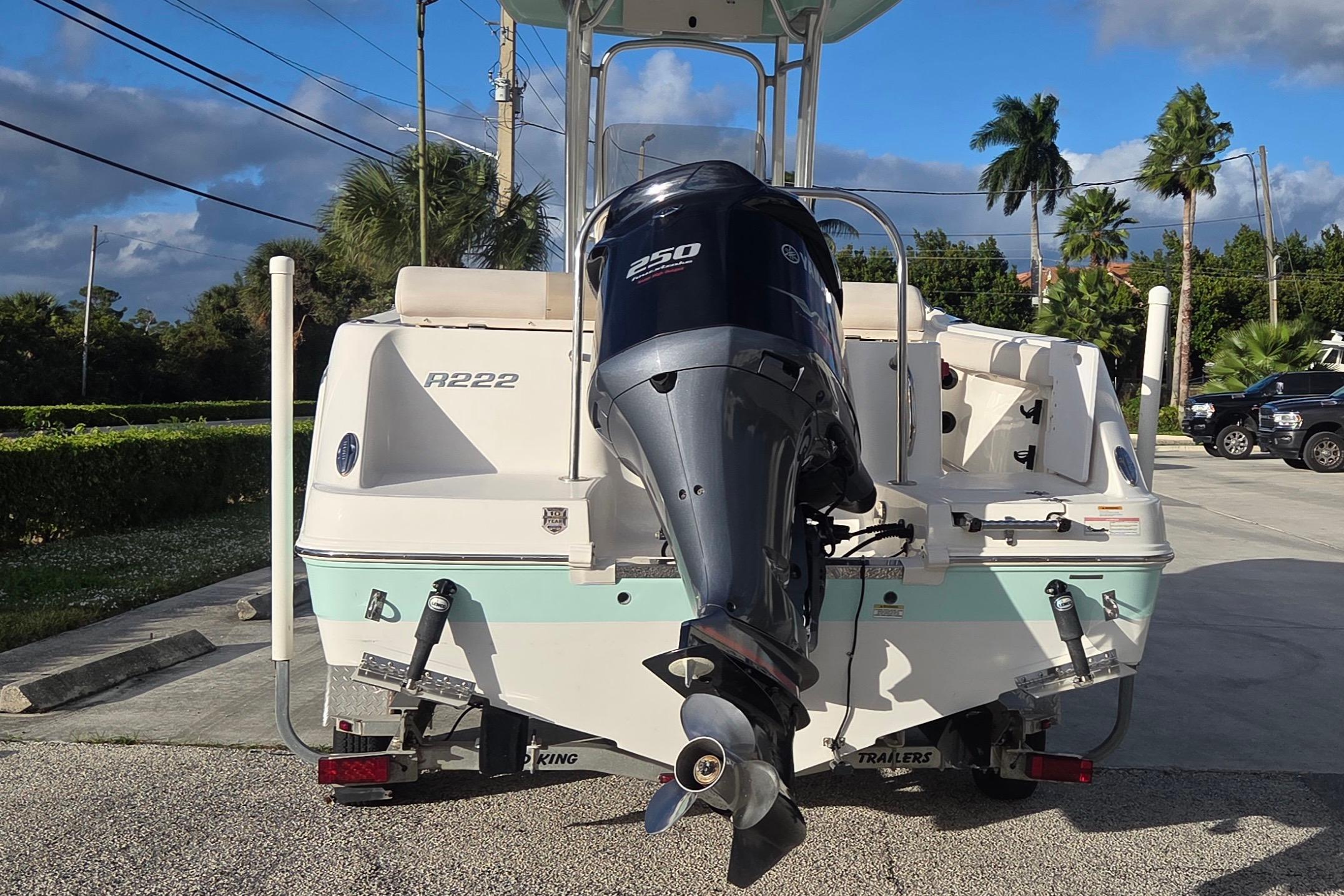 2016 Robalo R222 Center Console, $ 44,900.00