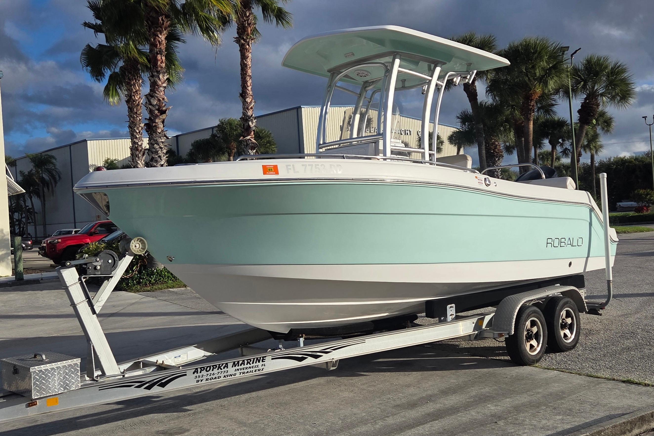 2016 Robalo R222 Center Console, $ 44,900.00