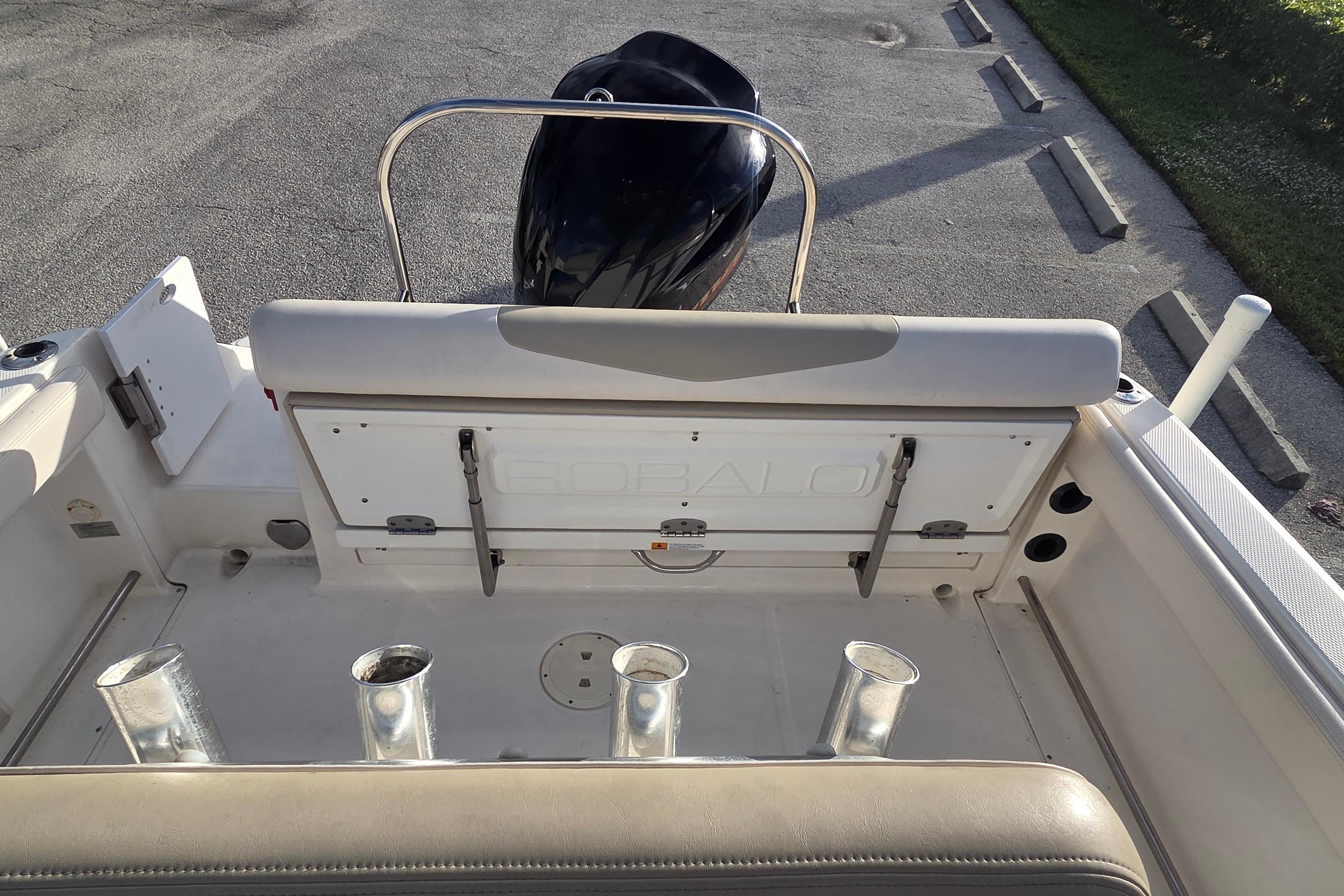 2016 Robalo R222 Center Console, $ 44,900.00