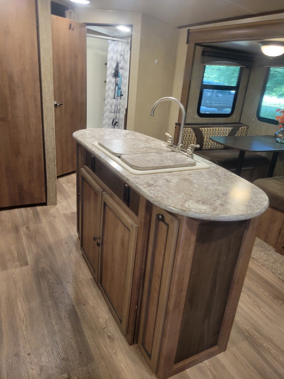 2016 Cruiser RV Shadow Cruiser, $ 15,995