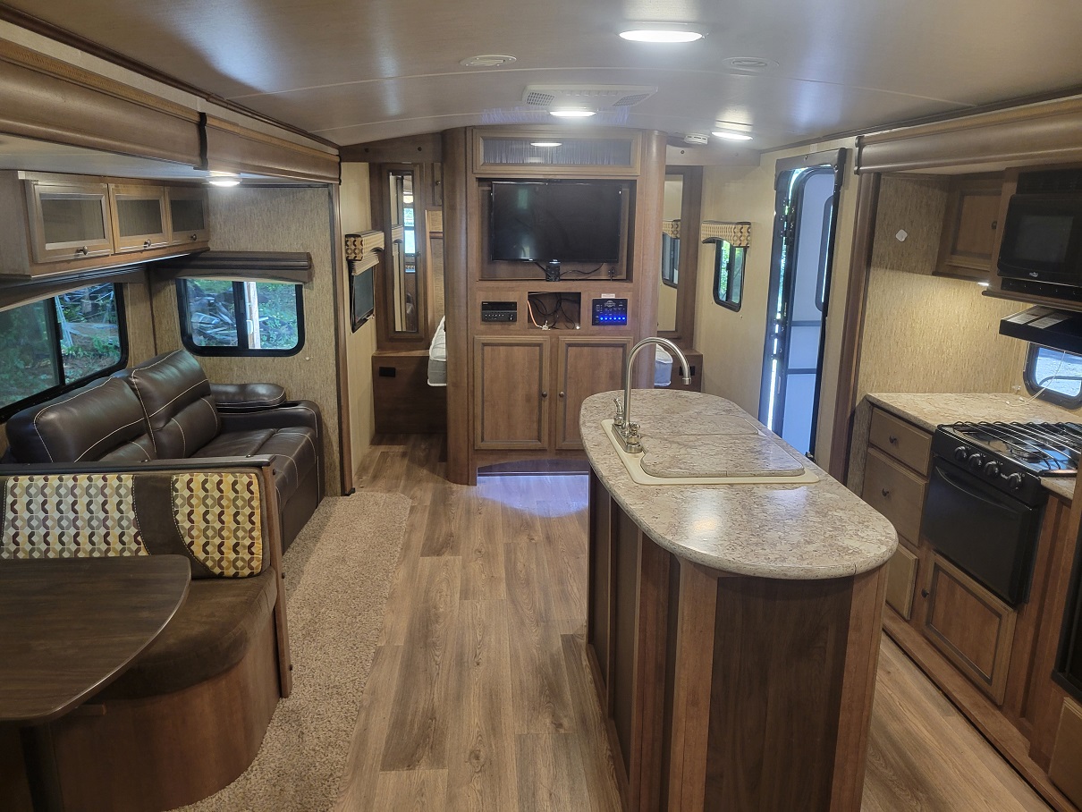 2016 Cruiser RV Shadow Cruiser, $ 15,995