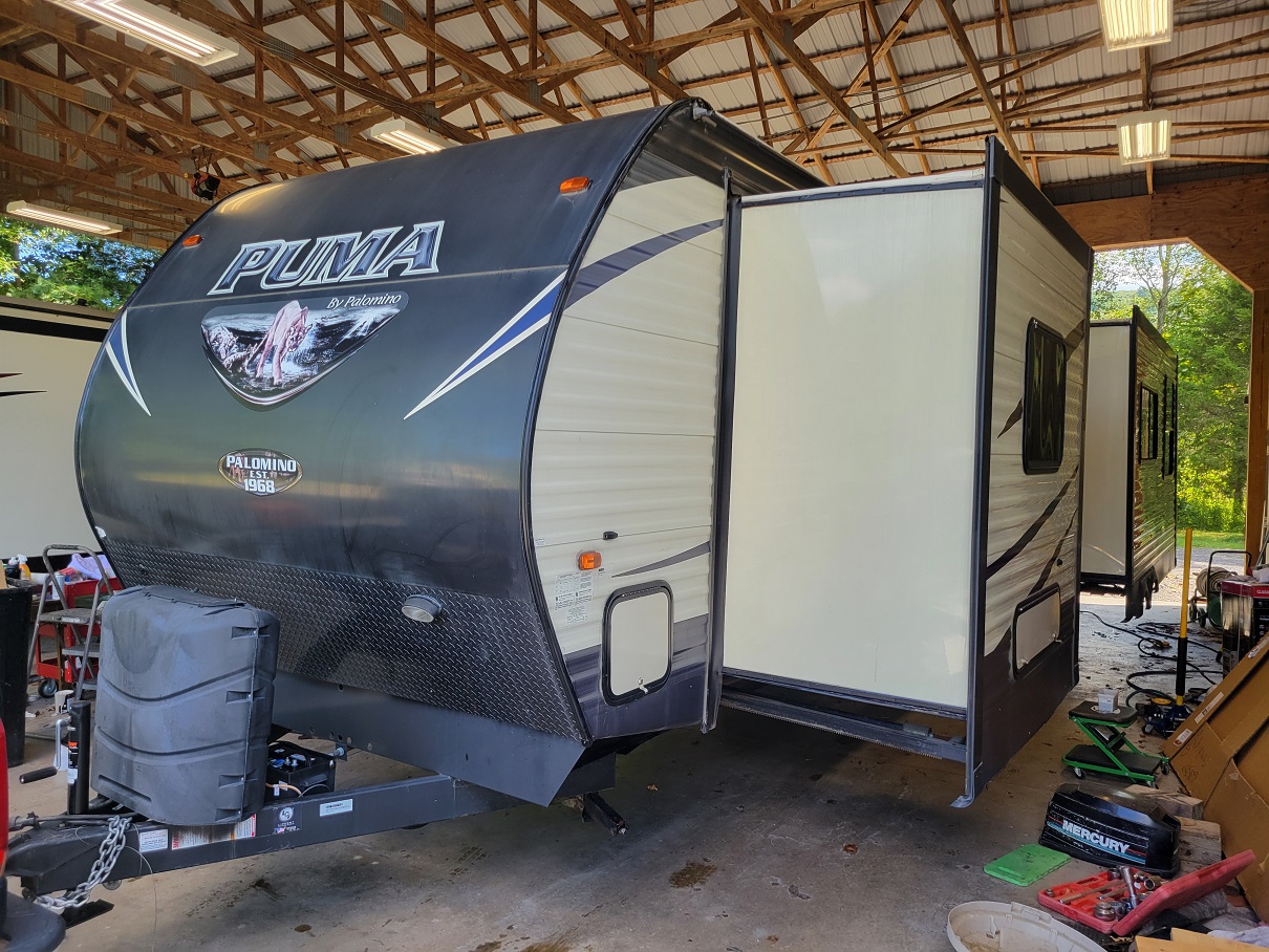 2017 Palomino Puma, $ 17,995