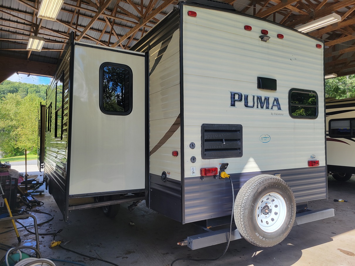 2017 Palomino Puma, $ 17,995