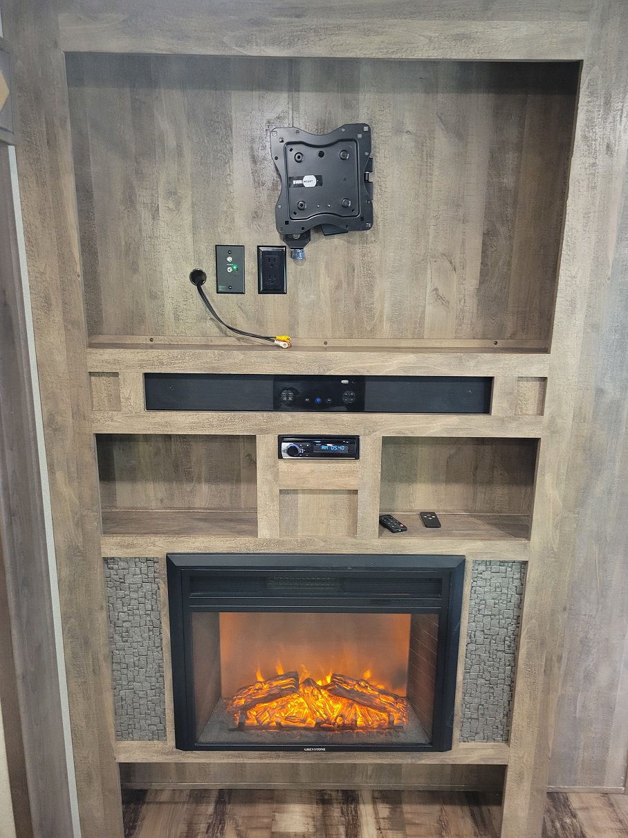 2017 Palomino Puma, $ 17,995