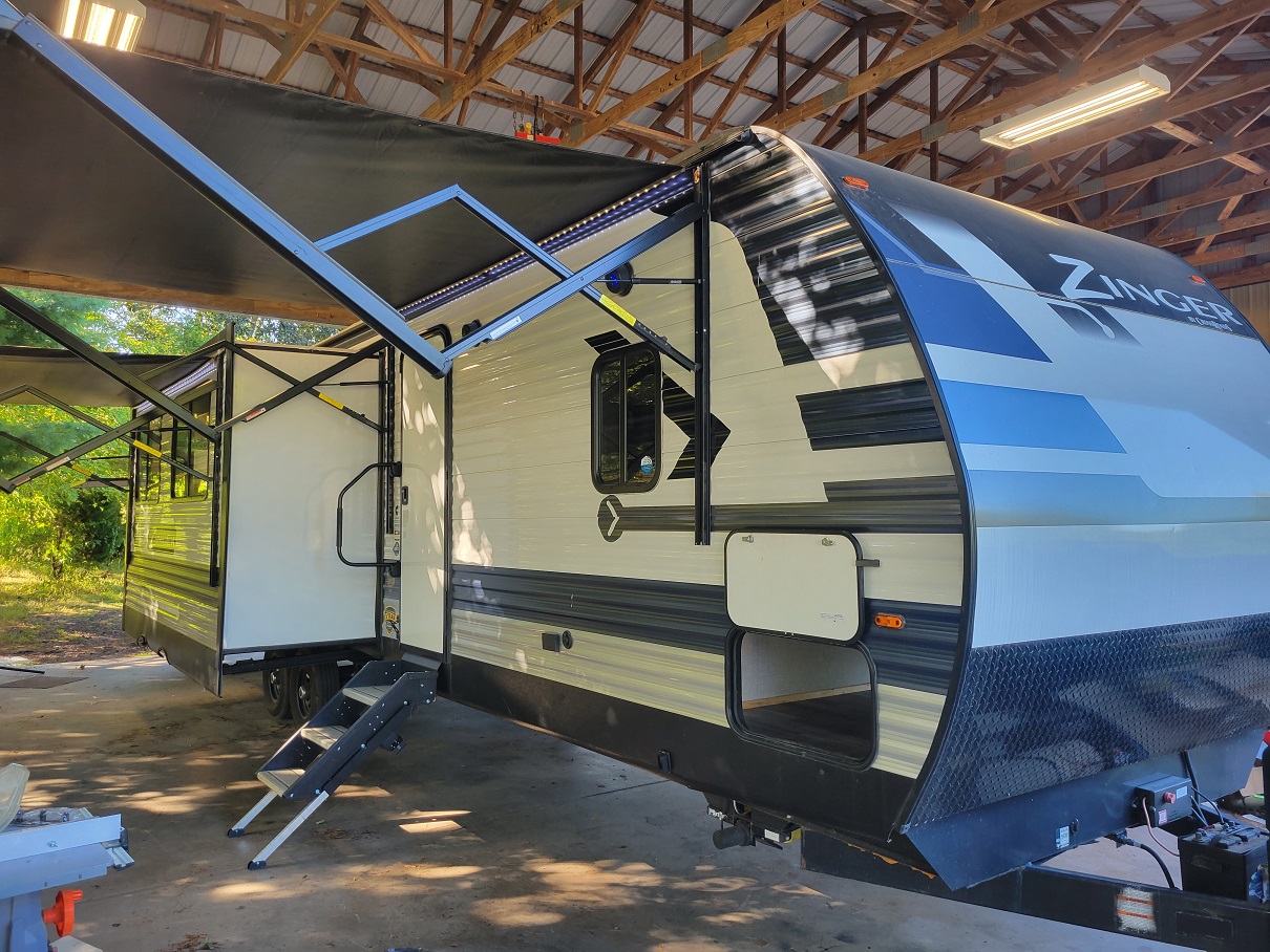 2022 CrossRoads Zinger Lite 12FB, $ 27,995