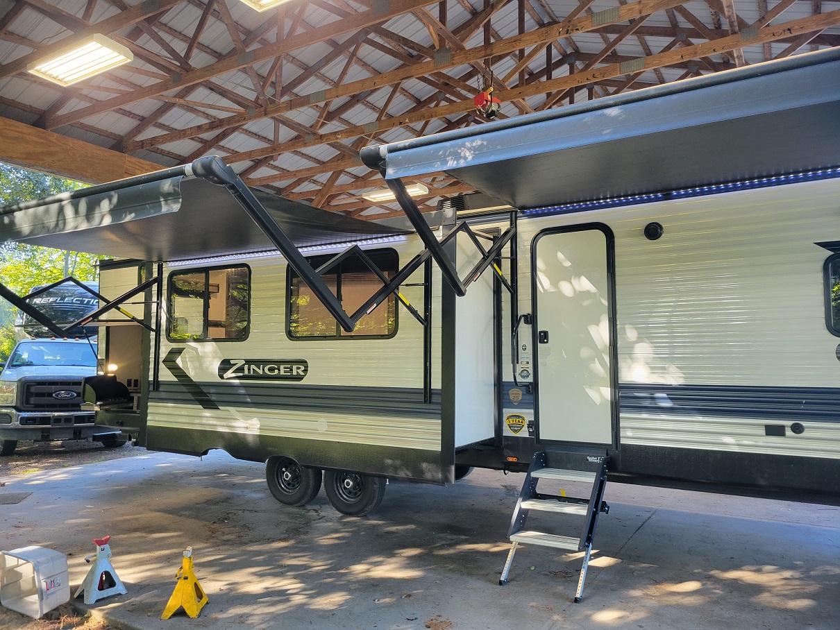 2022 CrossRoads Zinger Lite 12FB, $ 27,995