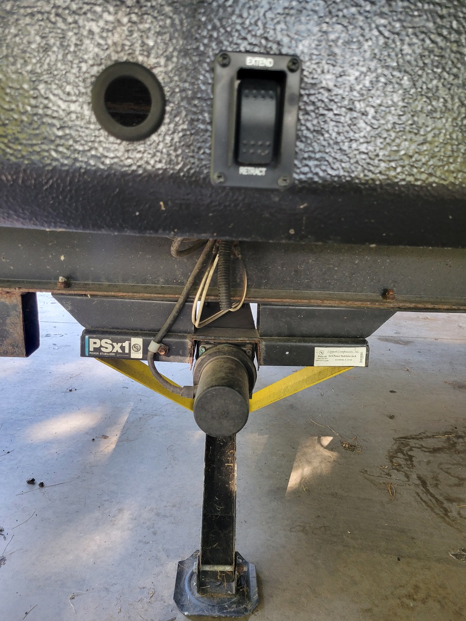 2022 CrossRoads Zinger Lite 12FB, $ 27,995