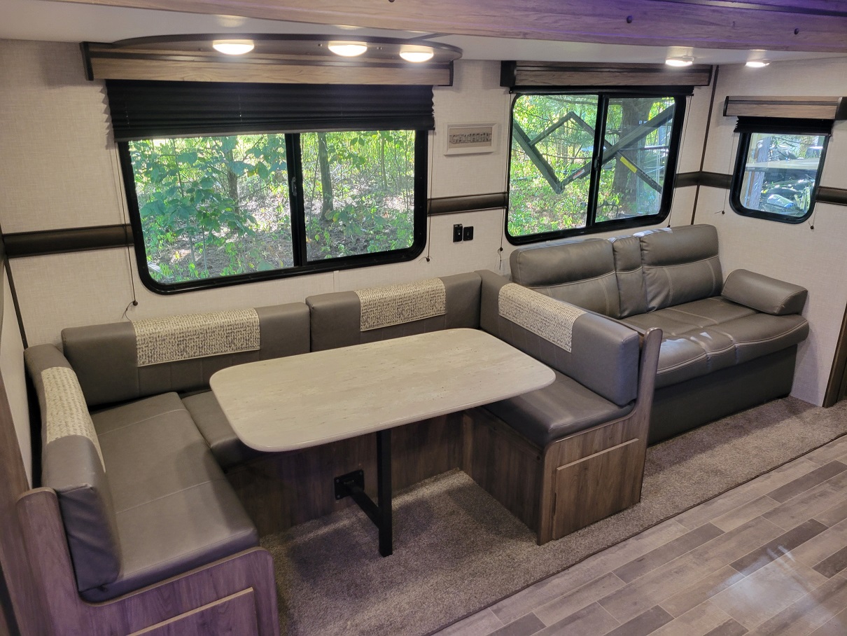 2022 CrossRoads Zinger Lite 12FB, $ 27,995