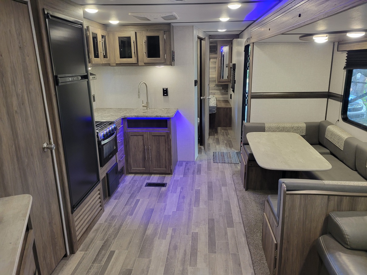 2022 CrossRoads Zinger Lite 12FB, $ 27,995