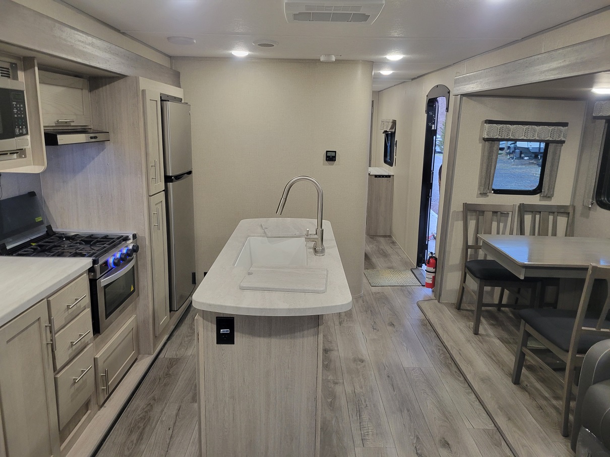 2023 Coachmen Catalina Legacy, $ 33,995