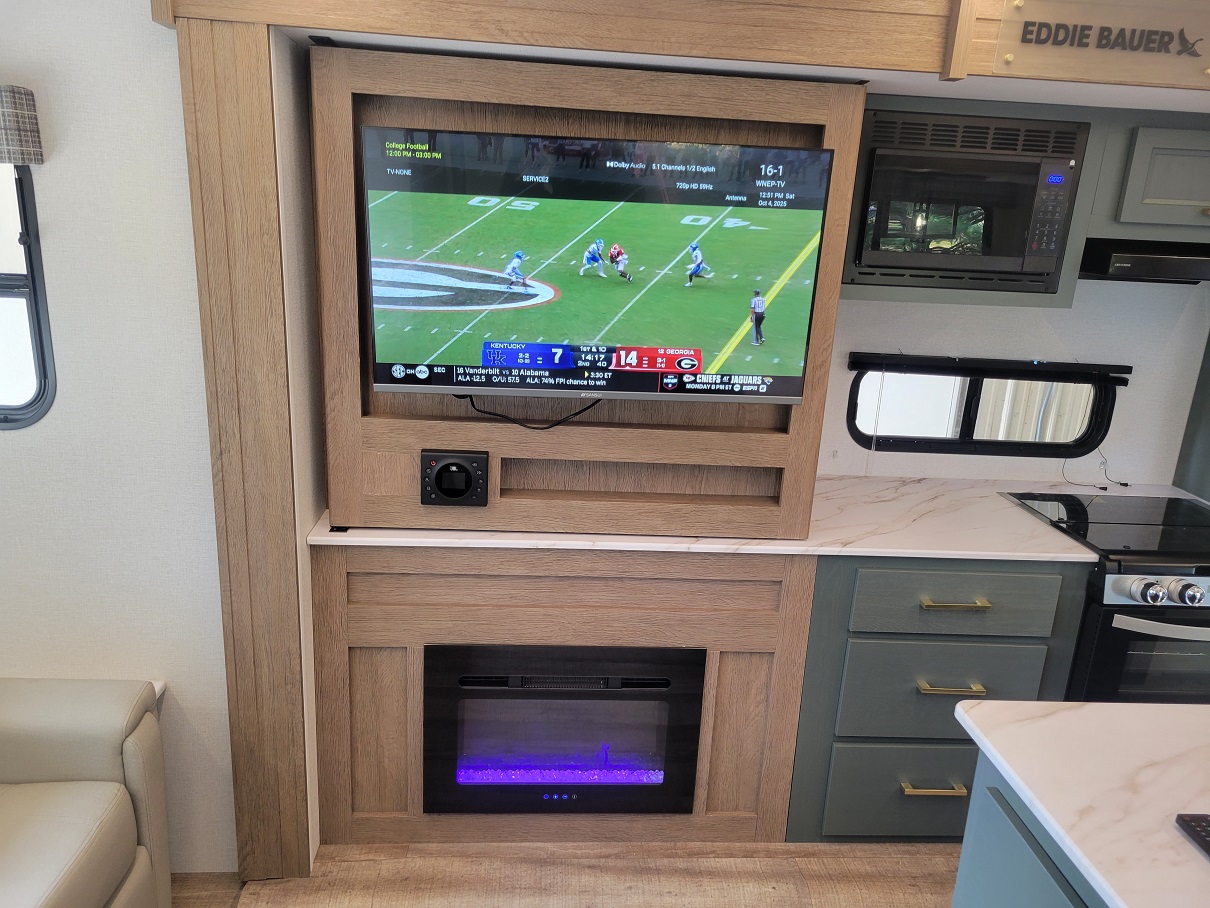 2025 Gulf Stream Eddie Bauer, $ 39,995