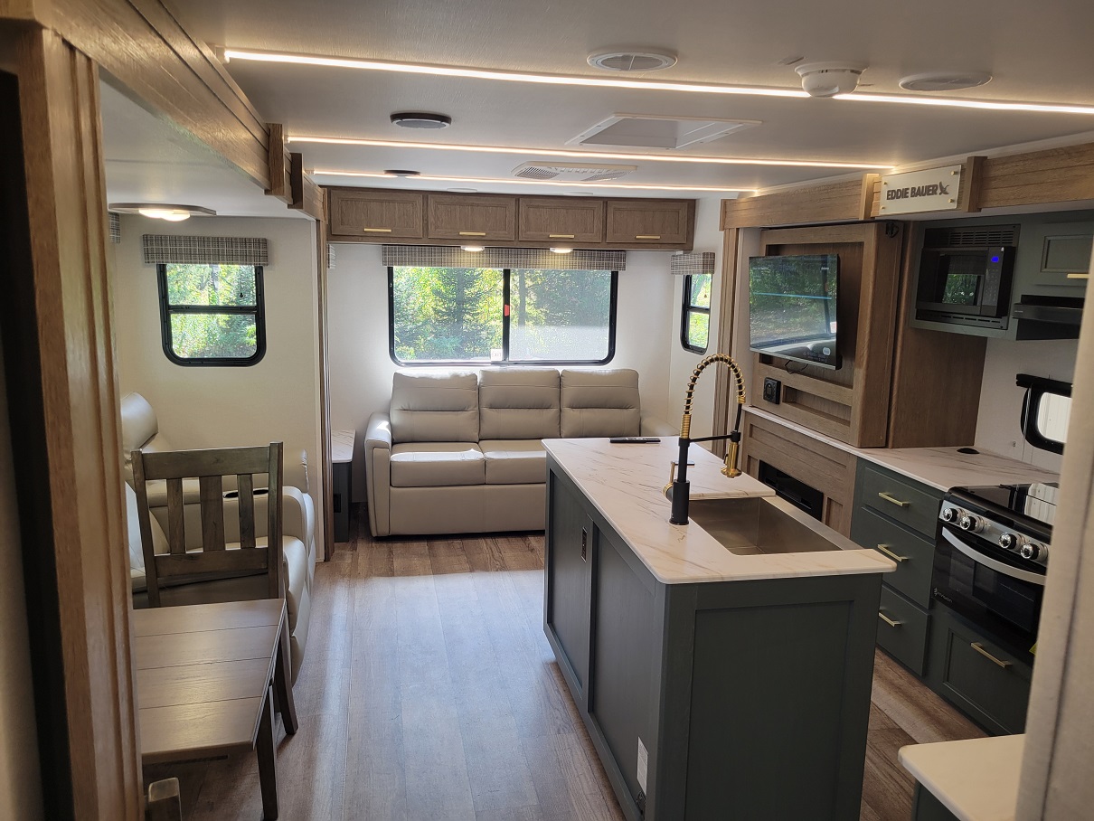 2025 Gulf Stream Eddie Bauer, $ 39,995