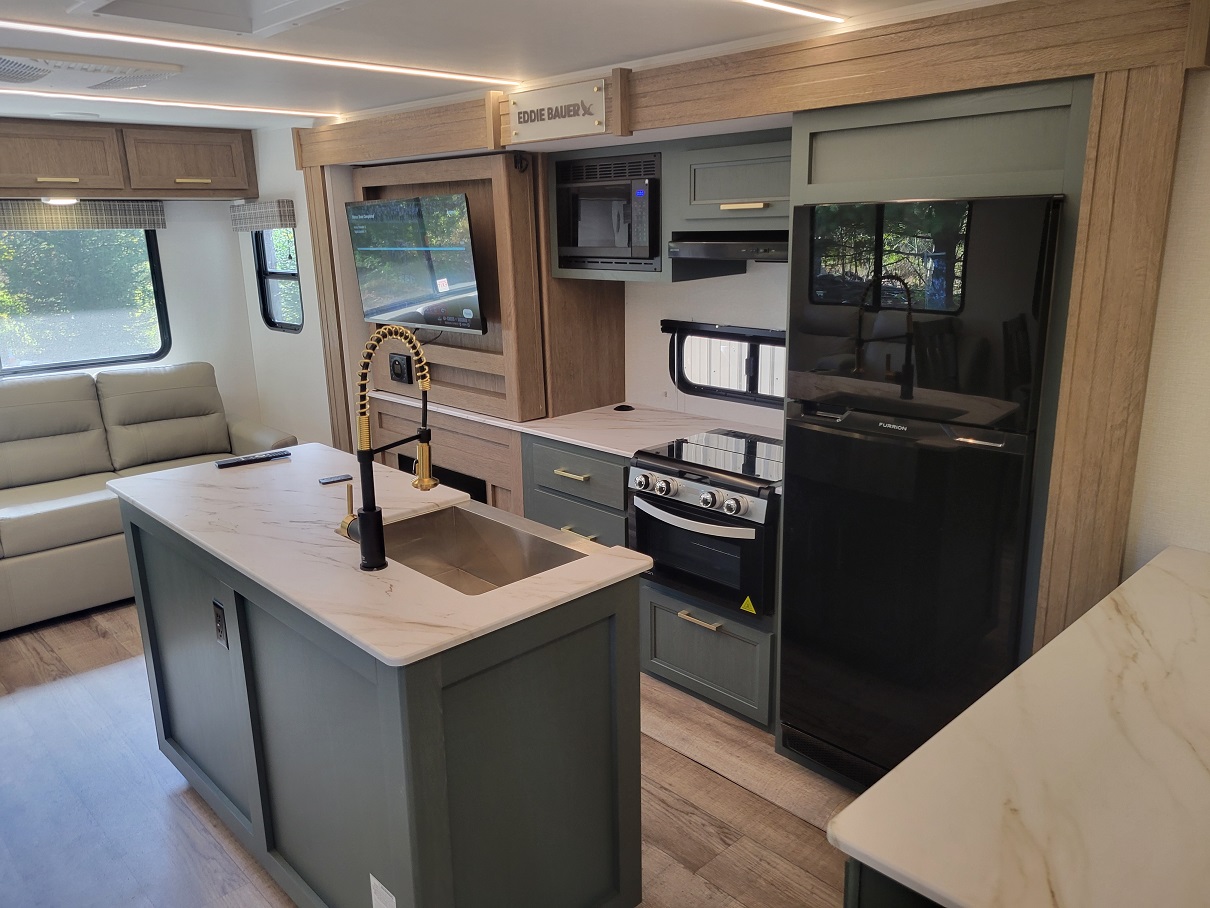 2025 Gulf Stream Eddie Bauer, $ 39,995