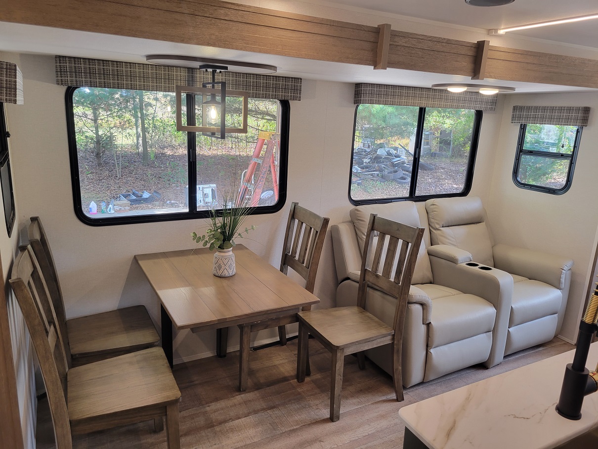 2025 Gulf Stream Eddie Bauer, $ 39,995