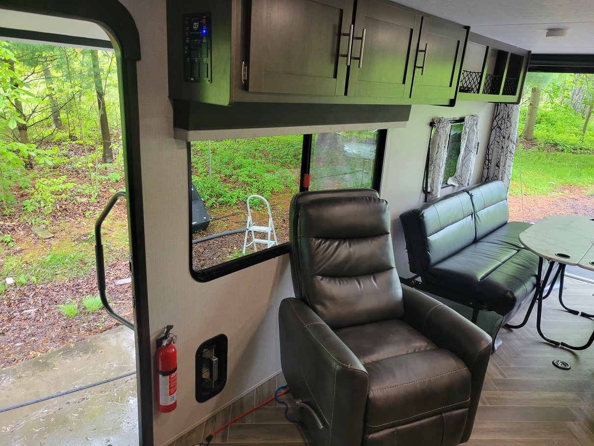 2021 KZ Sportsmen Toy Hauler, $ 22,995