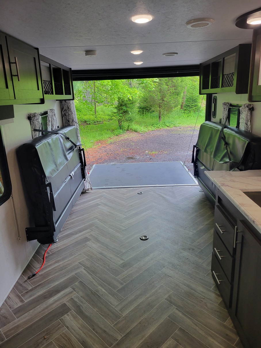 2021 KZ Sportsmen Toy Hauler, $ 22,995