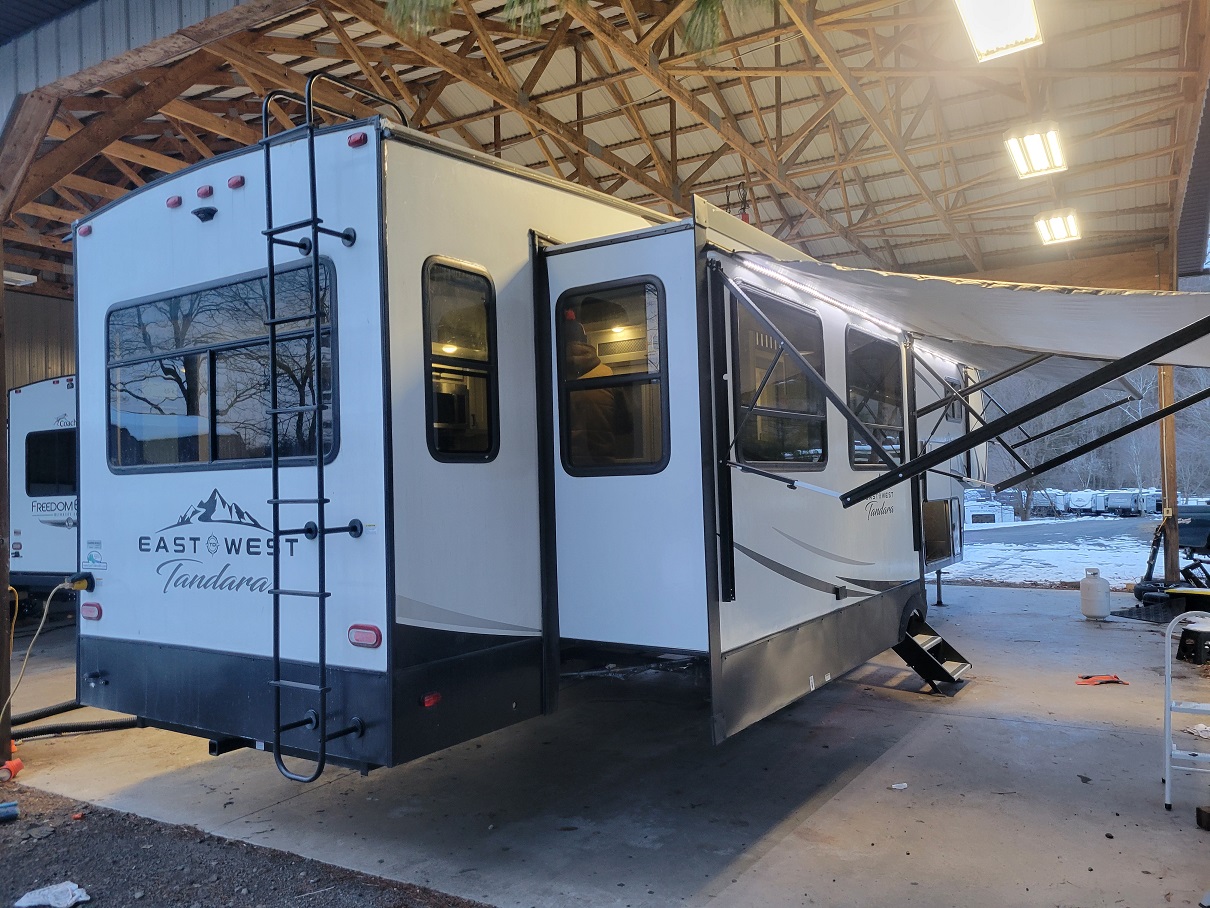 2022 East To West Tandara, $ 42,995