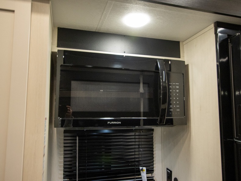 2026 Forest River Cherokee Arctic Wolf 38LEAH.G, $ 114,806