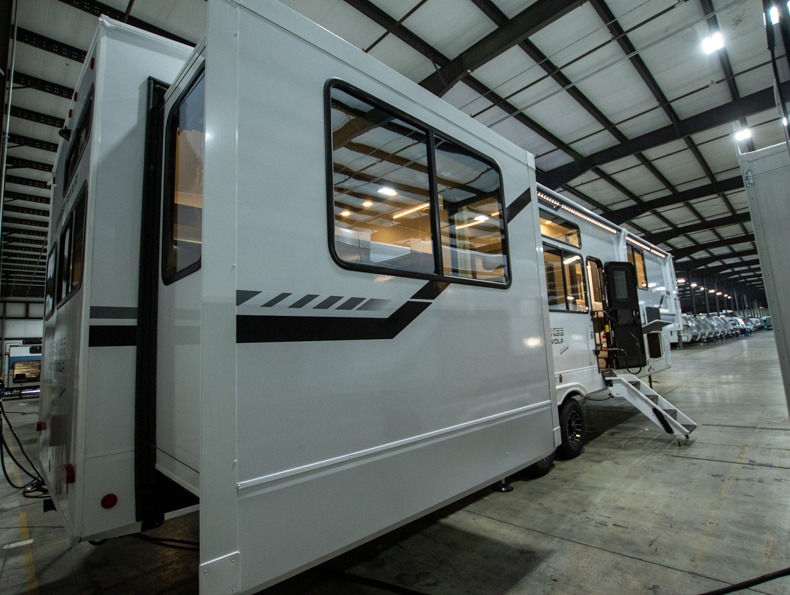 2026 Forest River Cherokee Arctic Wolf 38LEAH.G, $ 114,806