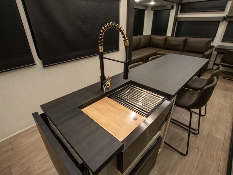 2026 Forest River Cherokee Arctic Wolf 38LEAH.G, $ 114,806