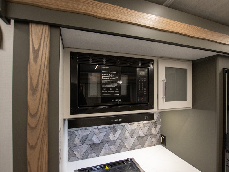 2026 Keystone Bullet Premium 330BKQ, $ 63,159