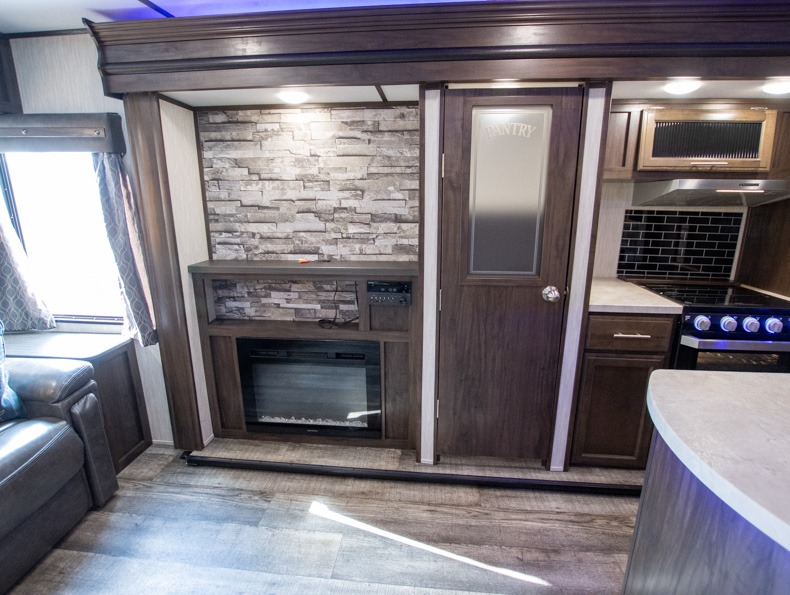 2020 Forest River Cherokee Alpha Wolf 26RL-L, $ 0