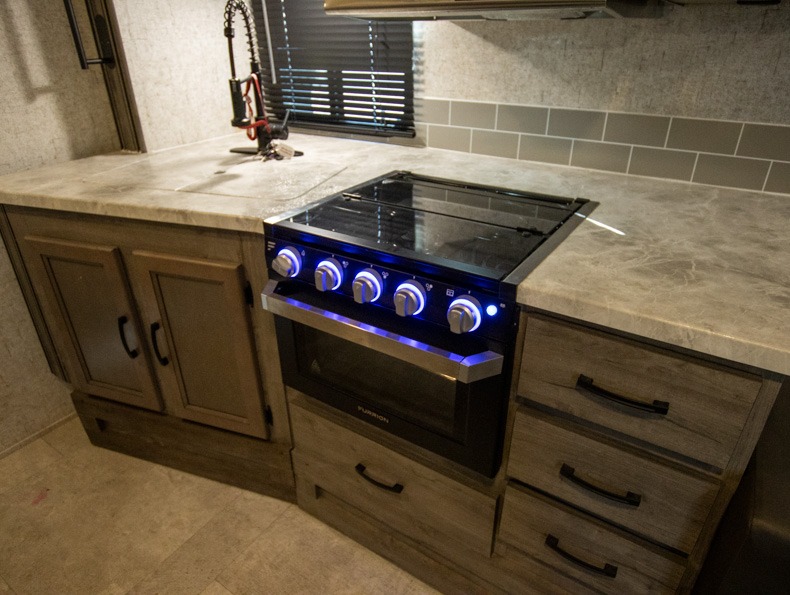 2020 Coachmen Apex Ultra Lite 251RBK, $ 0