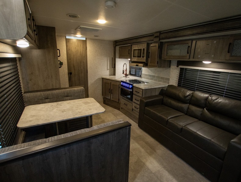 2020 Coachmen Apex Ultra Lite 251RBK, $ 0