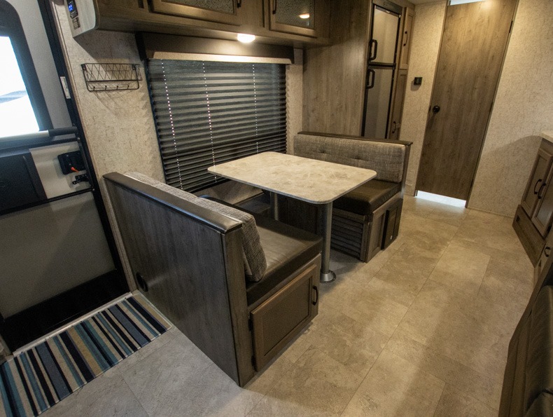 2020 Coachmen Apex Ultra Lite 251RBK, $ 0