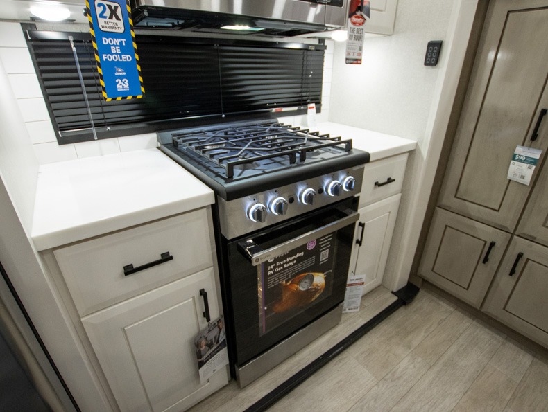 2026 Jayco Pinnacle 39FLOK, $ 0