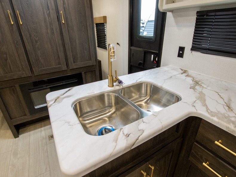 2026 CrossRoads Zinger 328SB, $ 0