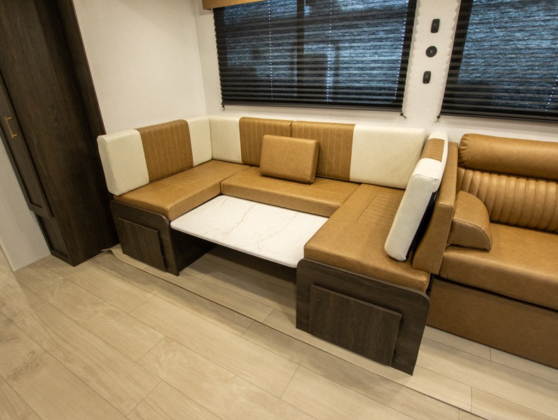 2026 CrossRoads Zinger 328SB, $ 0