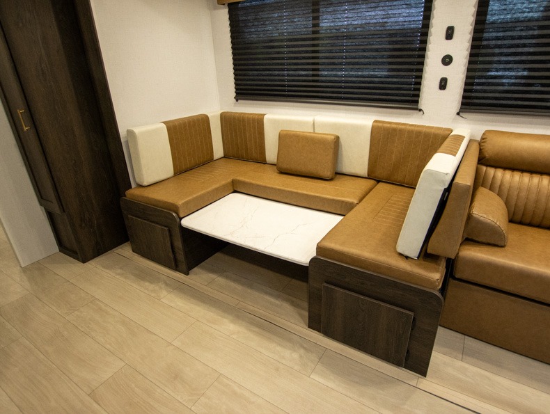 2026 CrossRoads Zinger 328SB, $ 0