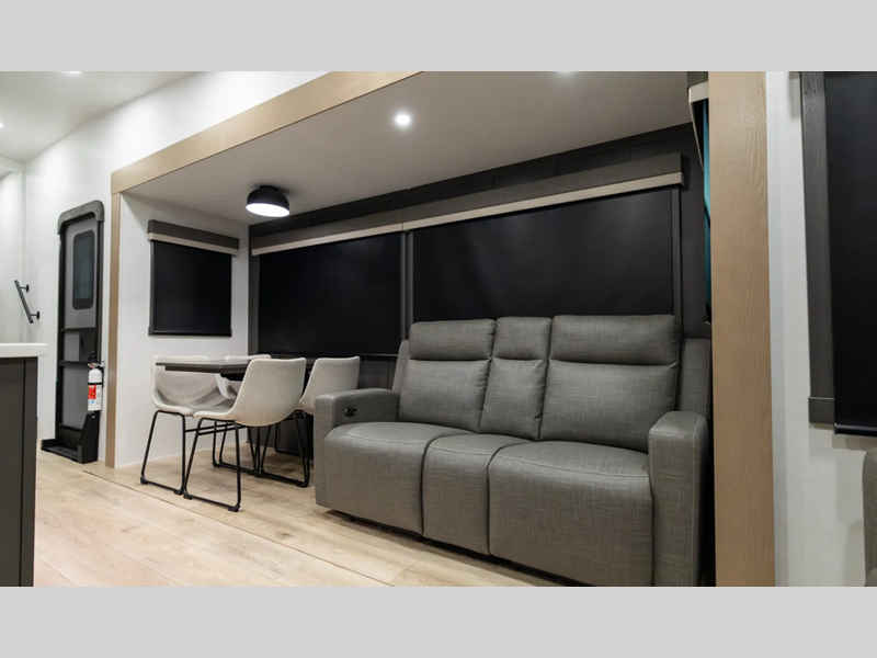 2026 Forest River Rockwood Signature Fifth Wheel 4, $ 103,413