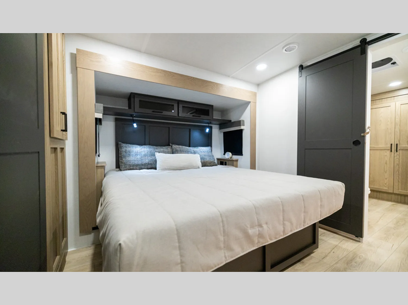 2026 Forest River Rockwood Signature Fifth Wheel 4, $ 103,413