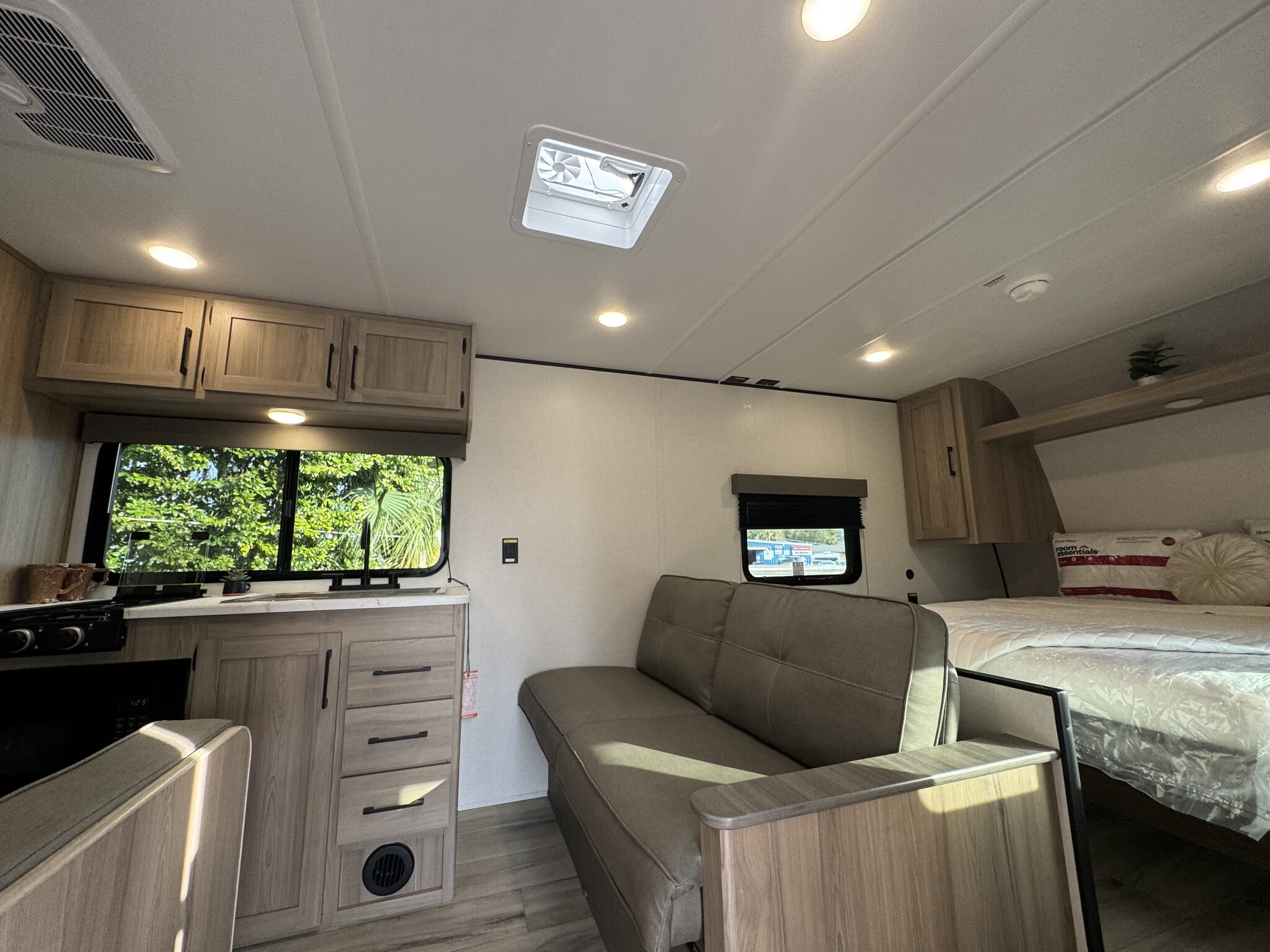 2025 Keystone Coleman 23B, $ 15,995