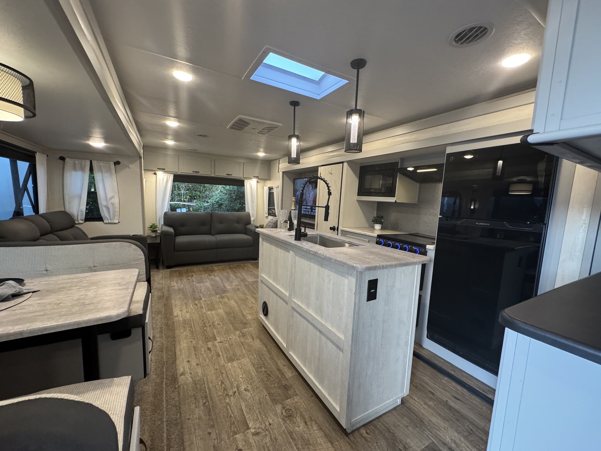 2023 Forest River Vibe 28RL, $ 31,500