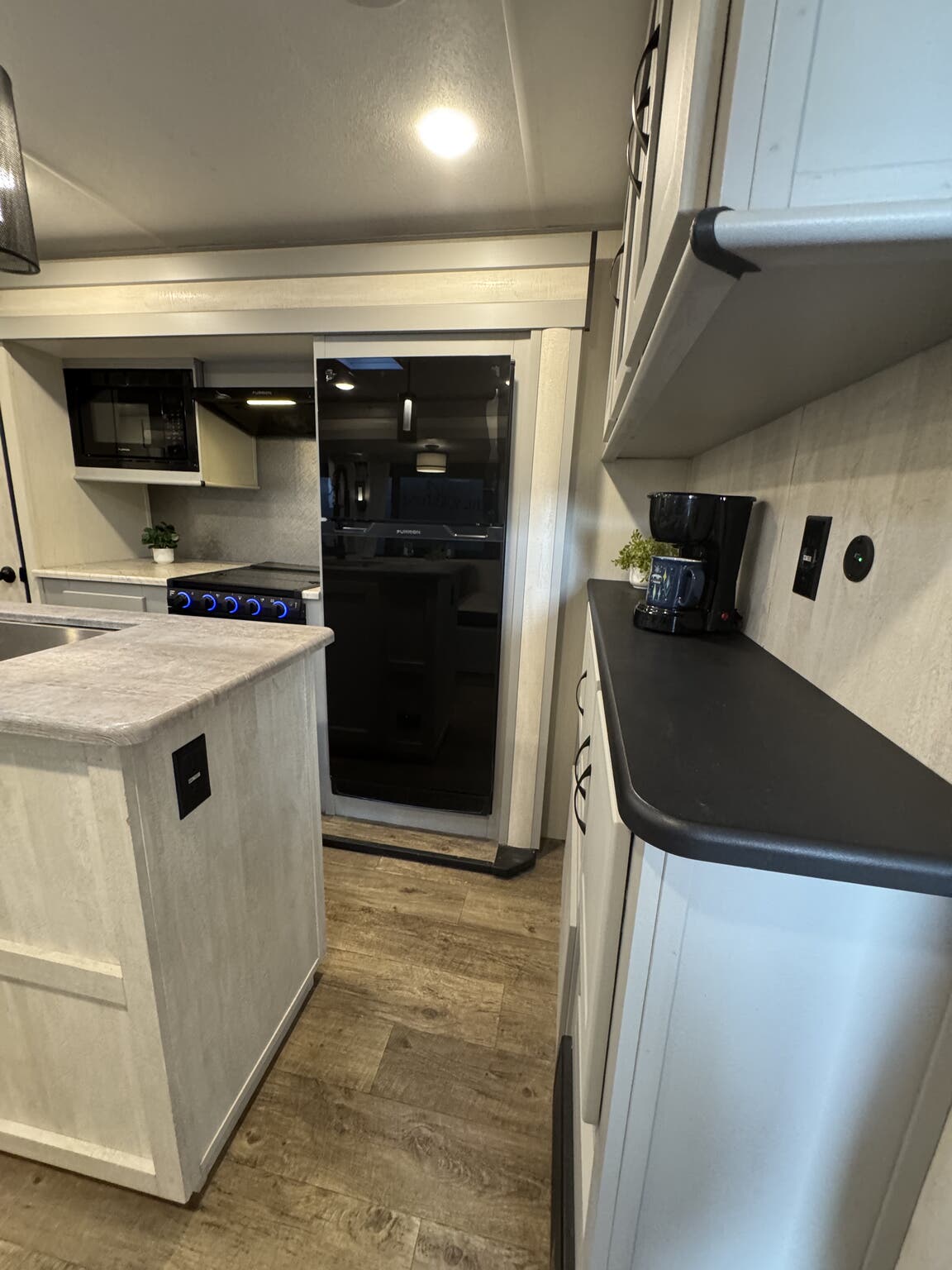 2023 Forest River Vibe 28RL, $ 31,500